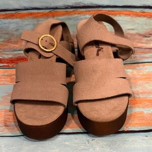 Stylish Sandals with Gold Buckle